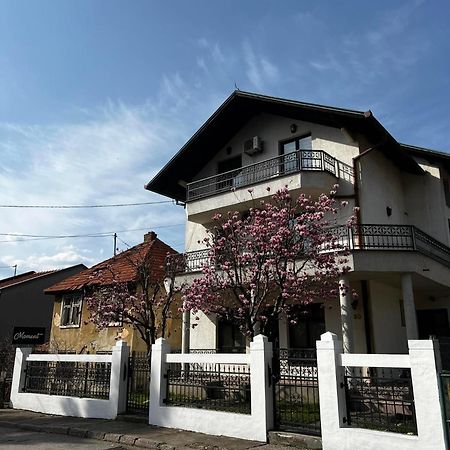 Hostel Tuzla Eksteriør bilde