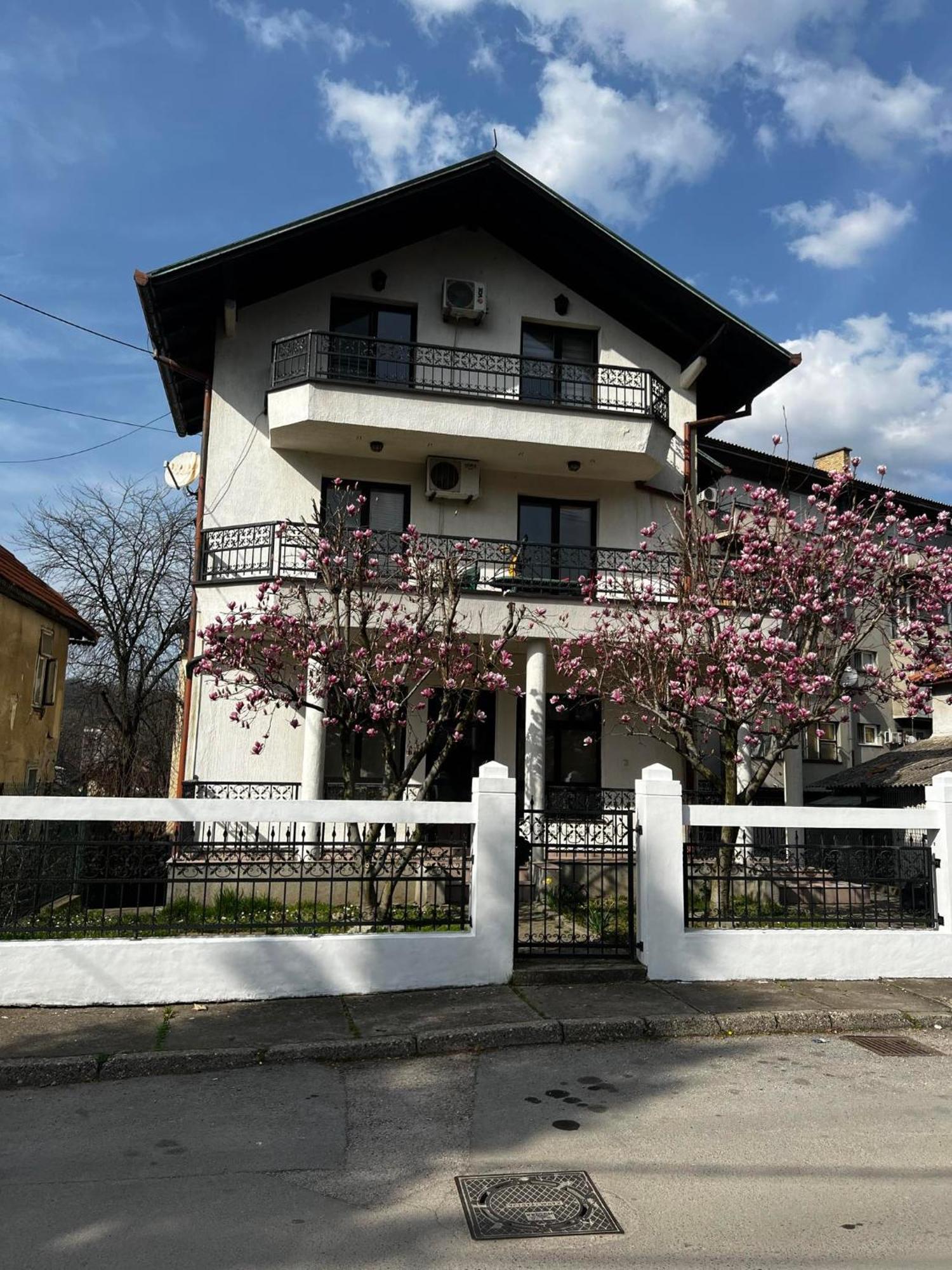 Hostel Tuzla Eksteriør bilde
