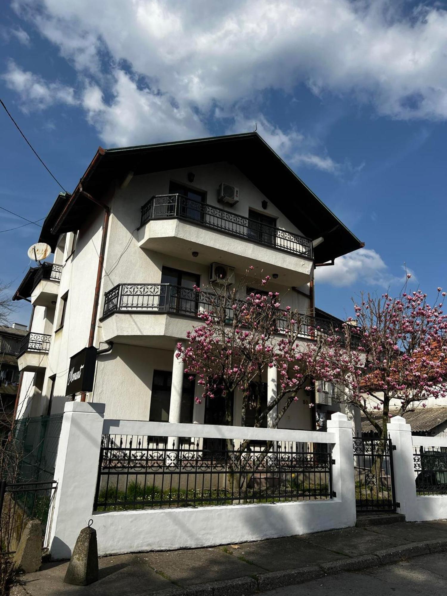 Hostel Tuzla Eksteriør bilde