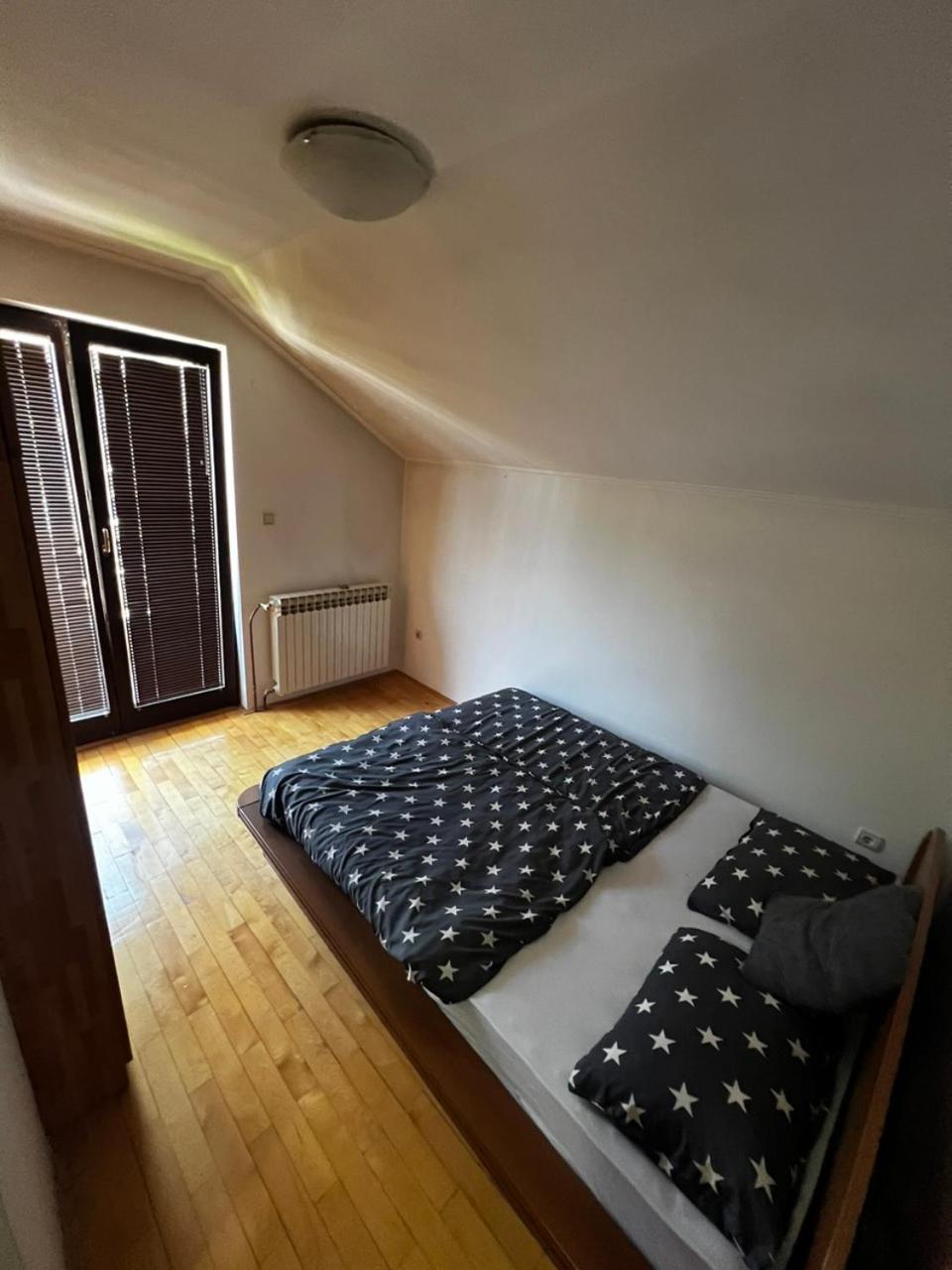 Hostel Tuzla Eksteriør bilde